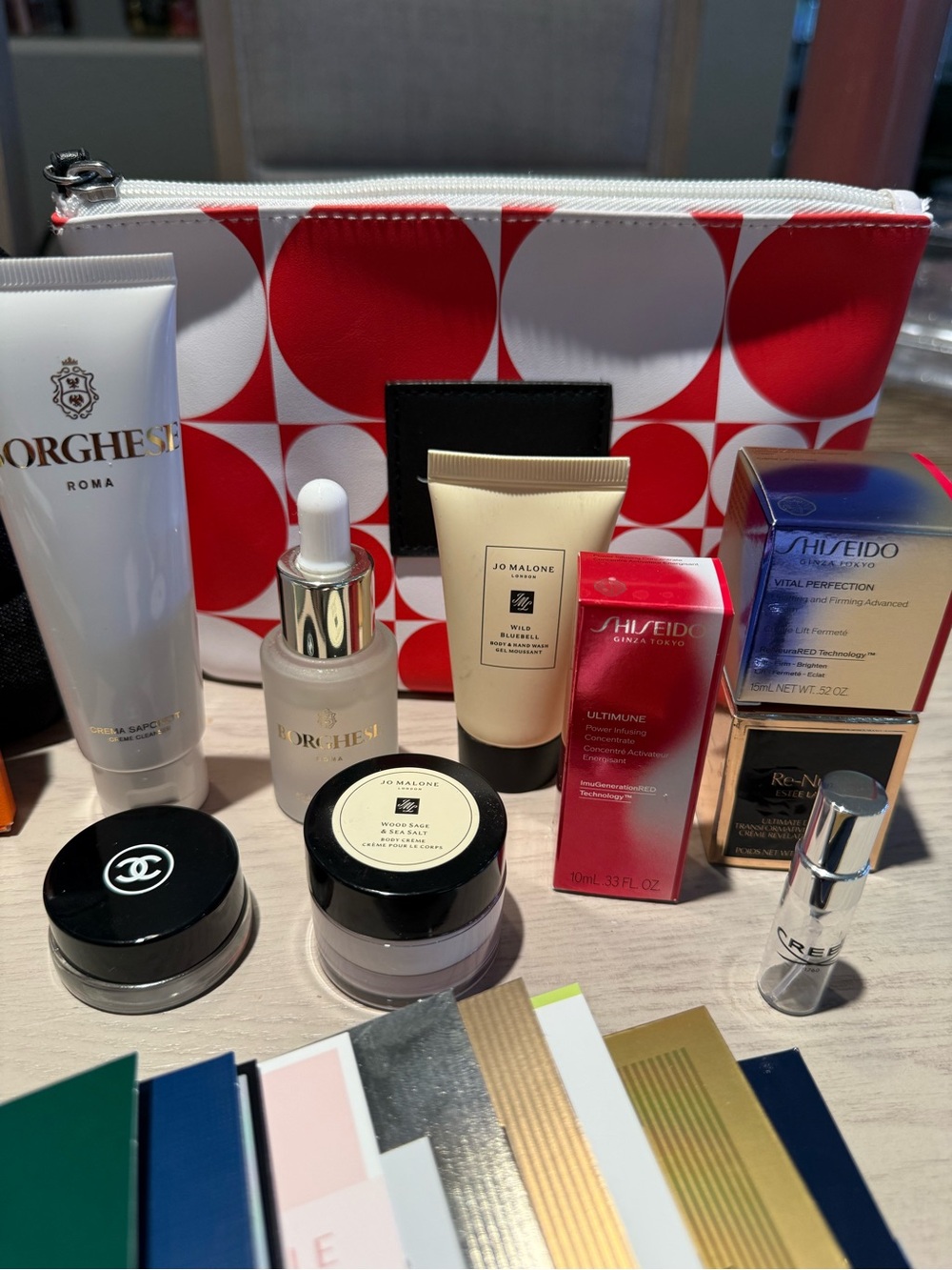 Luxury Beauty sampler fragrance and skincare set - Picture 2 of 9